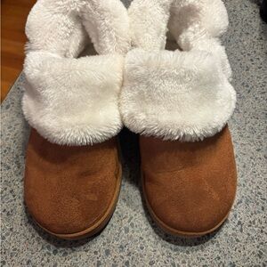 Cozy Women's Suede Slippers with Faux Fur Lining